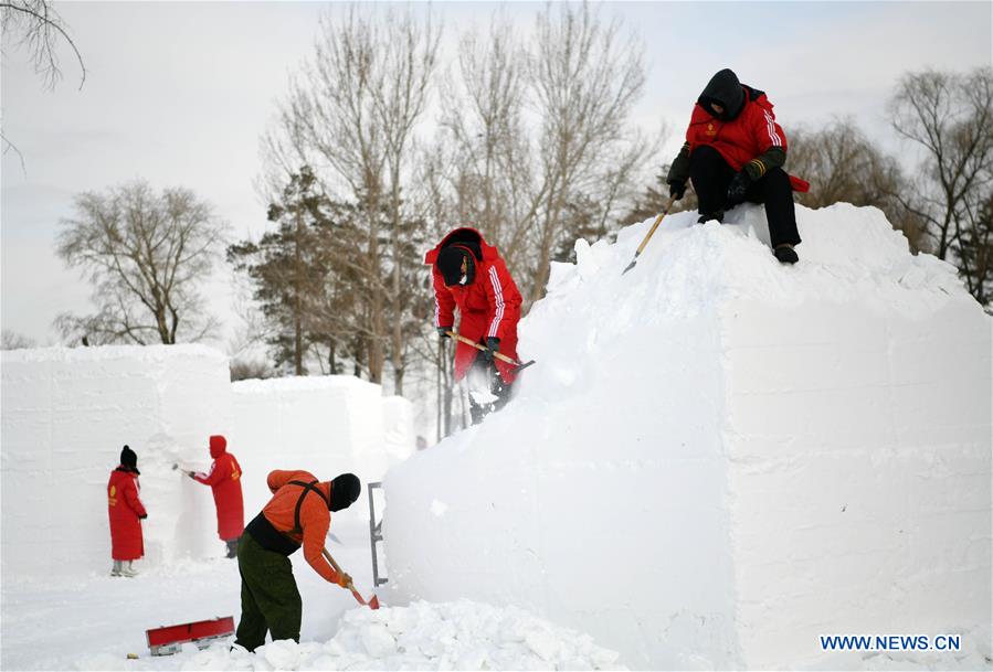 CHINA-HARBIN-COLLEGE STUDENTS-SNOW SCULPTURE COMPETITION (CN)