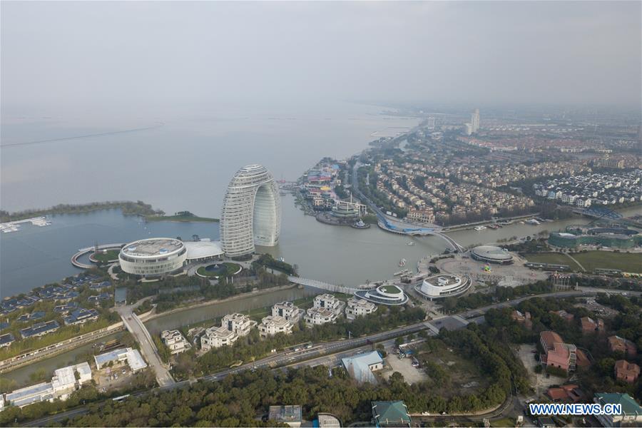 Xinhua Headlines: Yangtze River -- a golden economic belt in full swing