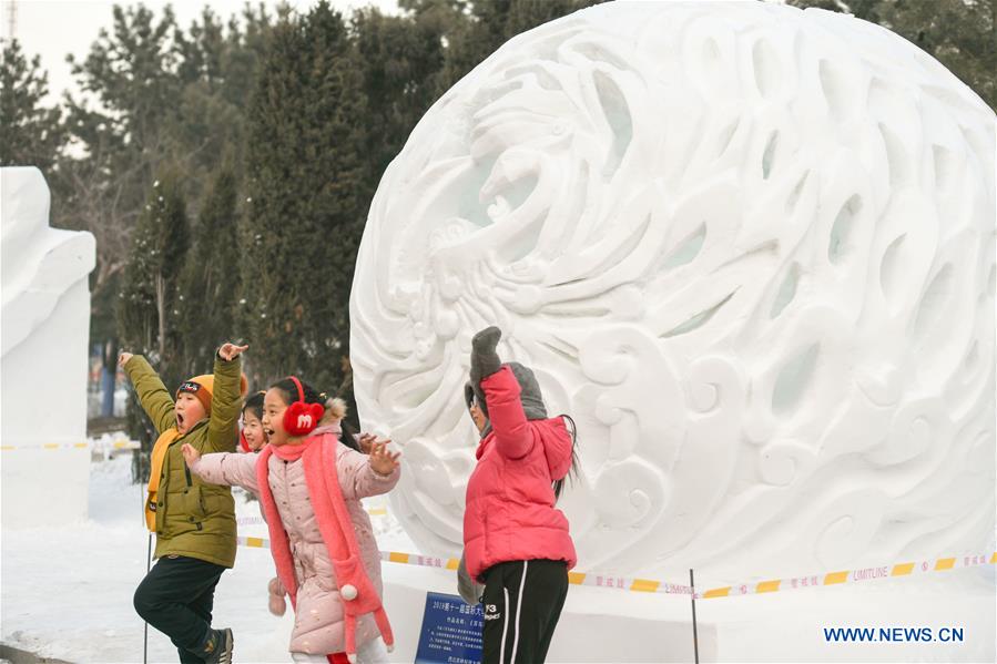 CHINA-HEILONGJIANG-HARBIN-COLLEGE STUDENT-SNOW SCULPTURE COMPETITION (CN)
