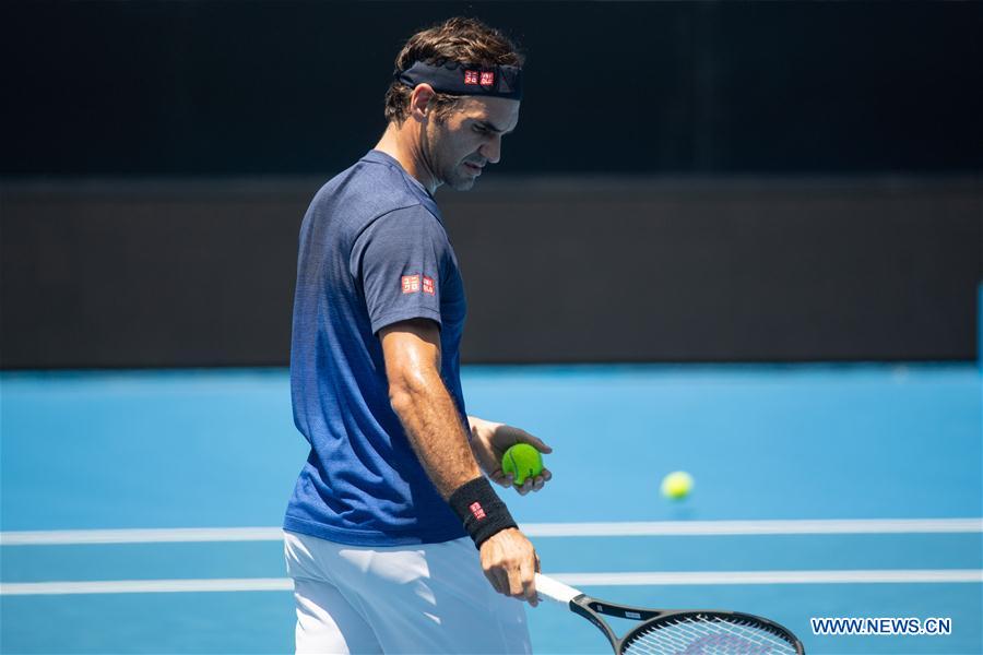 Roger Federer attends training session ahead of 2019 Australian Open - | English.news.cn