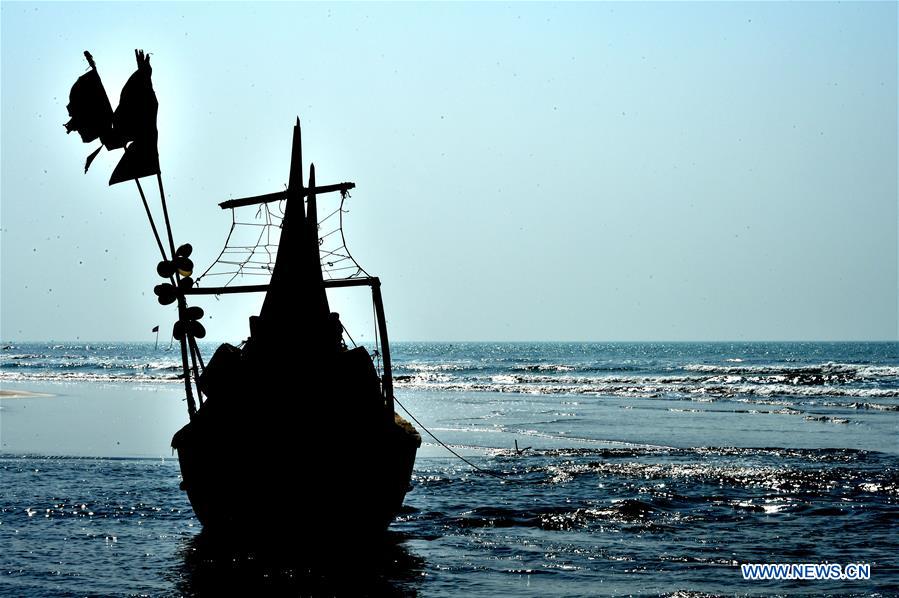 BANGLADESH-TEKNAF-FISHING-BOATS