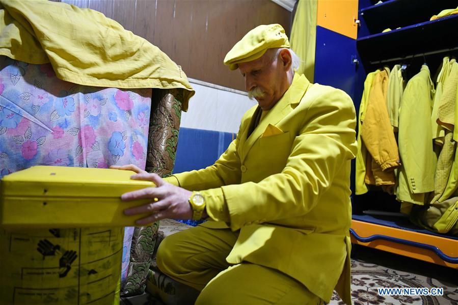 SYRIA-ALEPPO-YELLOW MAN