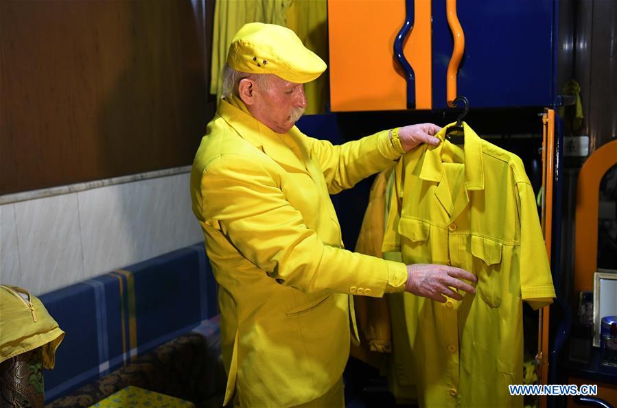 SYRIA-ALEPPO-YELLOW MAN