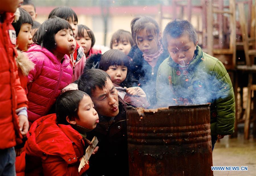 CHINA-JIANGXI-TEACHER-LEFT-BEHIND CHILDREN-COOK (CN)