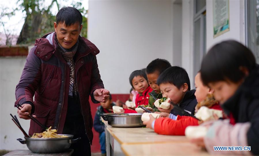 CHINA-JIANGXI-TEACHER-LEFT-BEHIND CHILDREN-COOK (CN)