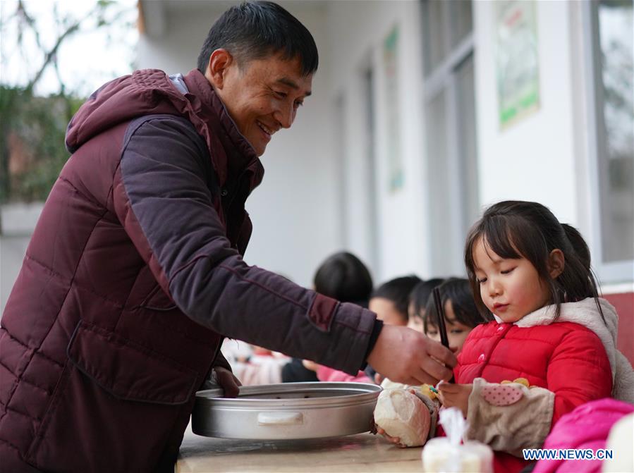 CHINA-JIANGXI-TEACHER-LEFT-BEHIND CHILDREN-COOK (CN)