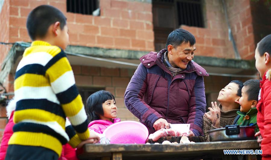 CHINA-JIANGXI-TEACHER-LEFT-BEHIND CHILDREN-COOK (CN)