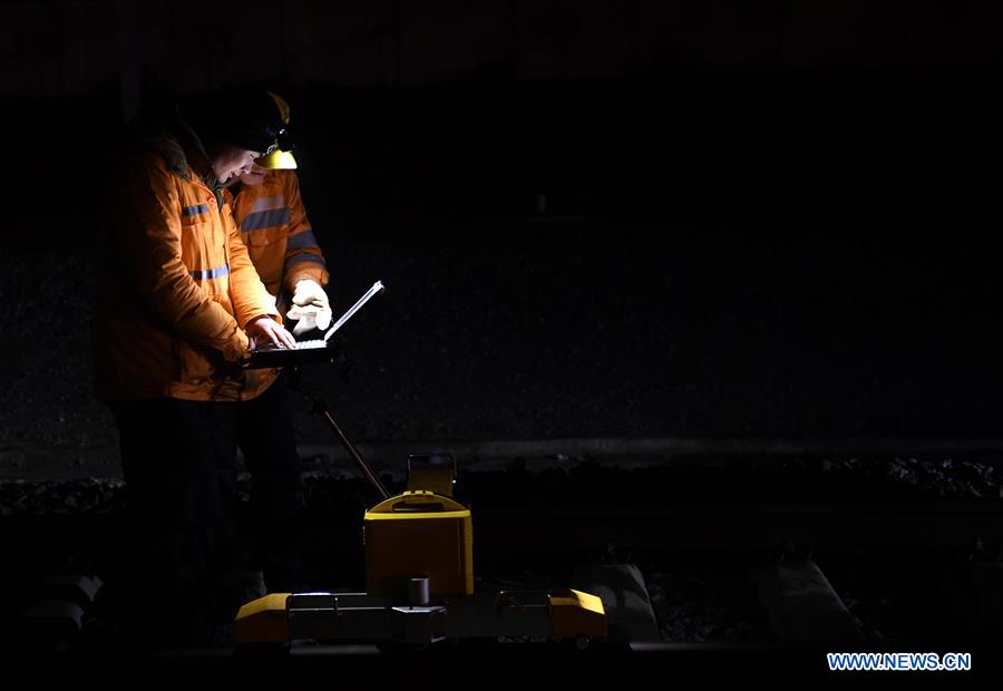 CHINA-ANHUI-HUANGSHAN-RAILWAY STATION-CONSTRUCTION WORKERS (CN)