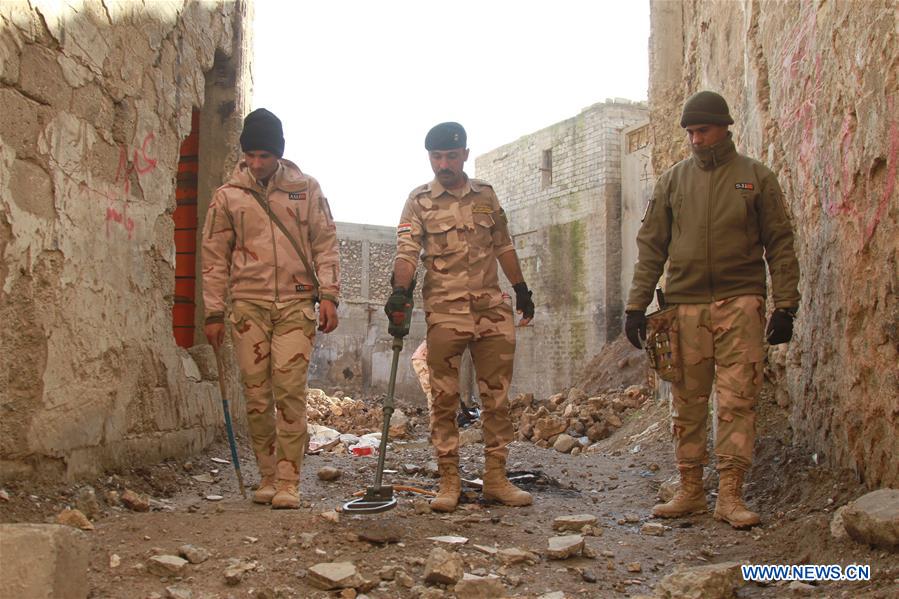IRAQ-MOSUL-EXPLOSIVES-CLEARING