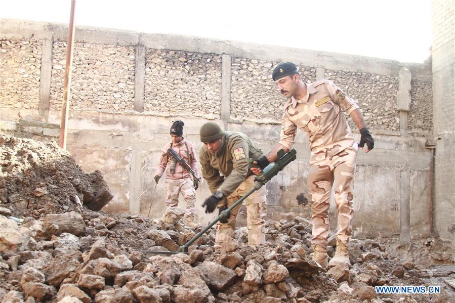 IRAQ-MOSUL-EXPLOSIVES-CLEARING