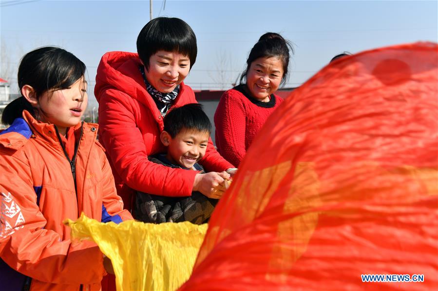 CHINA-SHANDONG-ORPHANED CHILDREN-VOLUNTEER (CN)