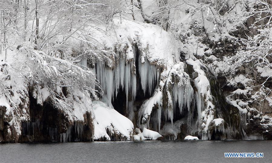 CROATIA-PLITVICE LAKES NATIONAL PARK-SNOW