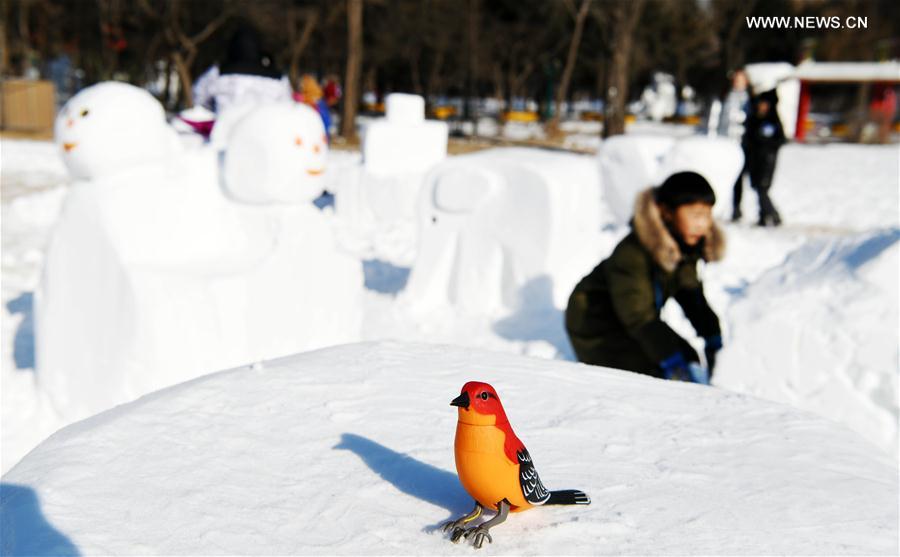 CHINA-HARBIN-FAMILY SNOW SCULPTURE COMPETITION (CN)