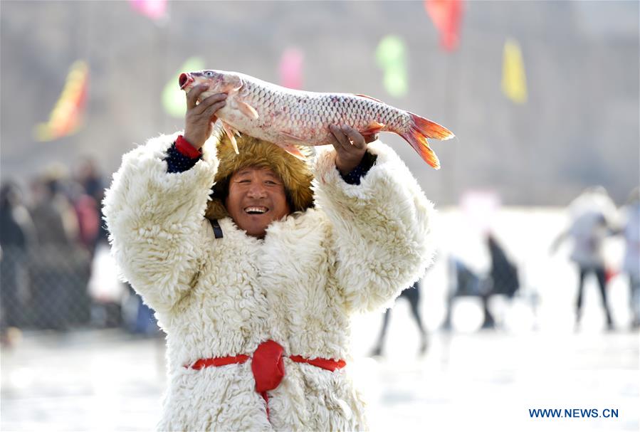 #CHINA-INNER MONGOLIA-HOHHOT-TRADITIONAL WINTER FISHING (CN)