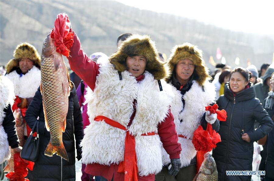 #CHINA-INNER MONGOLIA-HOHHOT-TRADITIONAL WINTER FISHING (CN)