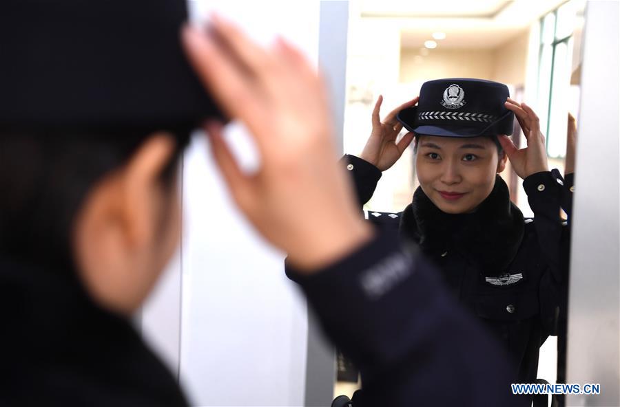 CHINA-HEFEI-SPRING FESTIVAL TRAVEL RUSH-RAILWAY POLICEWOMEN (CN)