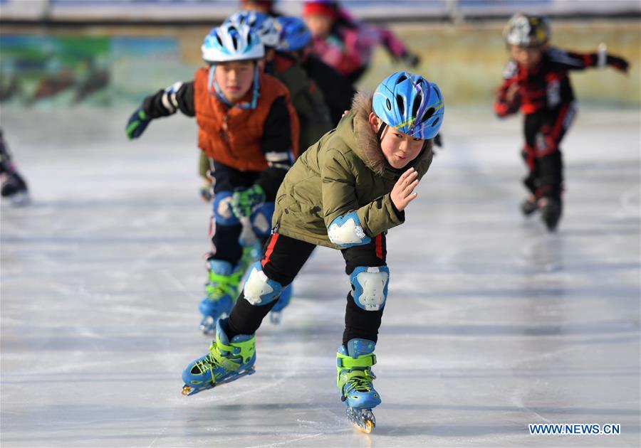 (SP)CHINA-BEIJING-YANQING-PRIMARY SCHOOL STUDENTS-SKATING(CN)