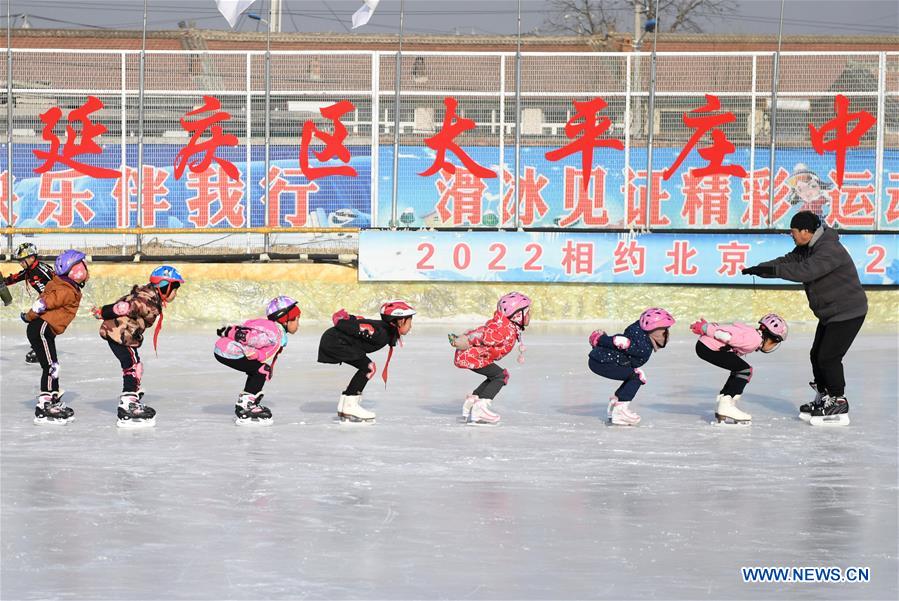 (SP)CHINA-BEIJING-YANQING-PRIMARY SCHOOL STUDENTS-SKATING(CN)