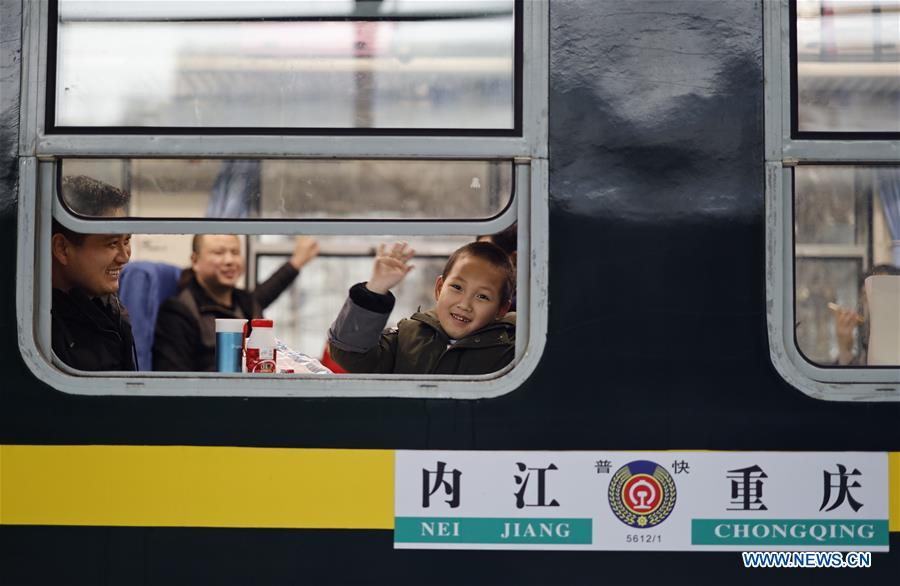 CHINA-SPRING FESTIVAL-TRAVEL RUSH-GREEN TRAIN (CN)