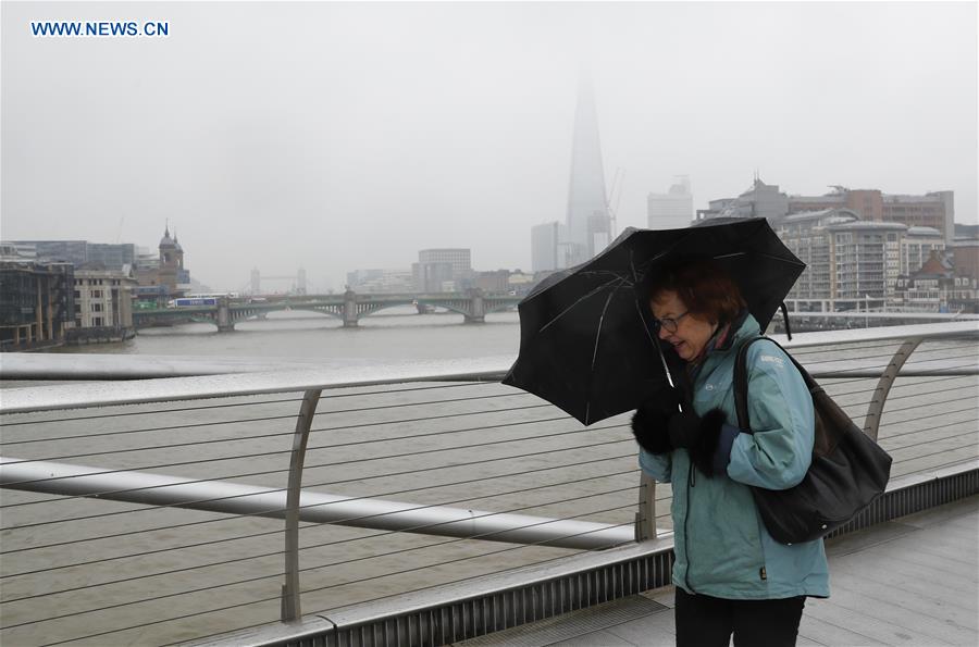 BRITAIN-LONDON-WEATHER-SNOW