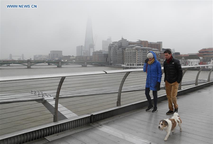 BRITAIN-LONDON-WEATHER-SNOW