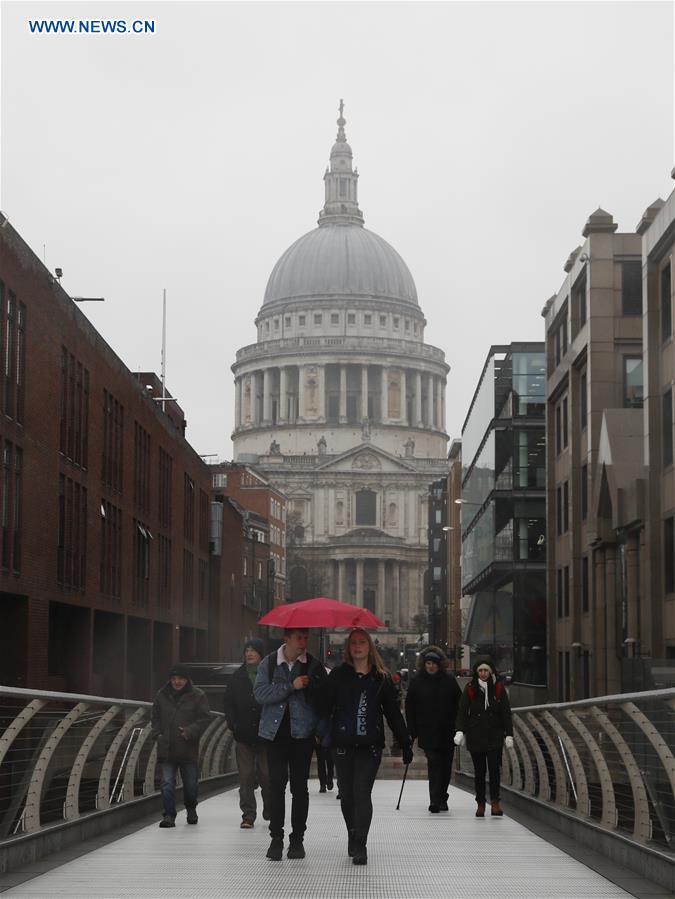 BRITAIN-LONDON-WEATHER-SNOW