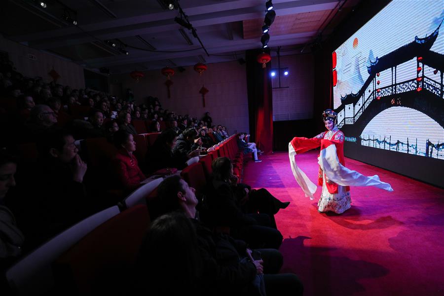 Xinhua Headlines: Chinese New Year celebrations touch hearts around world