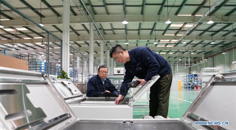 Xinhua Headlines: Opening door wider, snapshots in China