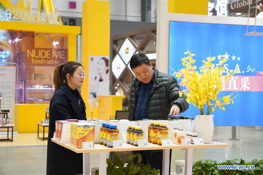 Xinhua Headlines: Opening door wider, snapshots in China