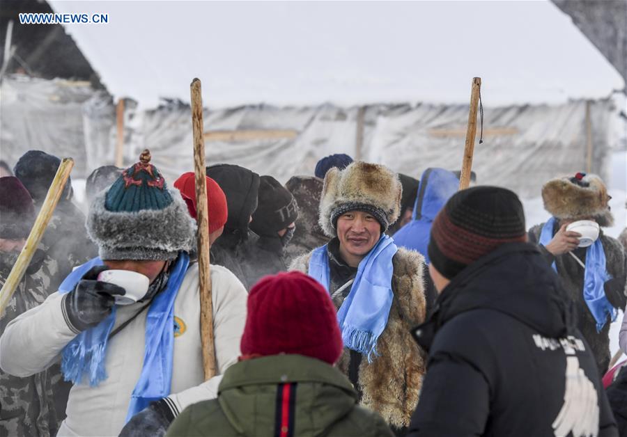 Xinhua Headlines: Ski lovers slide on fur snowboards in Xinjiang