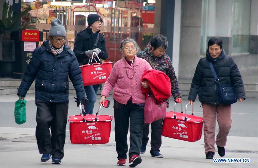 Xinhua Headlines: Lunar New Year consumption mirrors China's economic strength