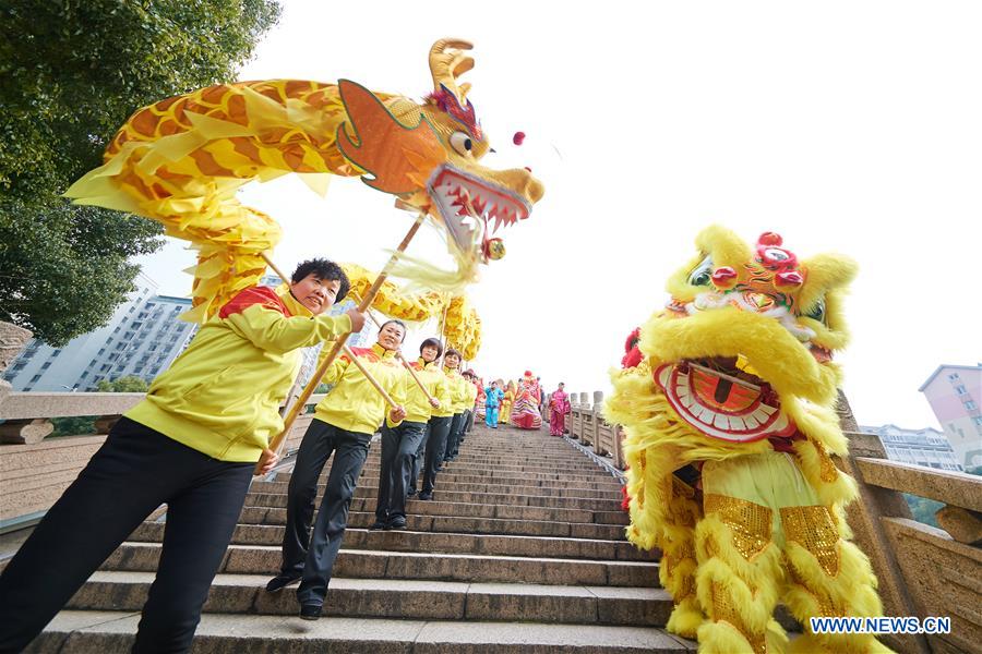 #CHINA-LANTERN FESTIVAL-DRAGON DANCE (CN)