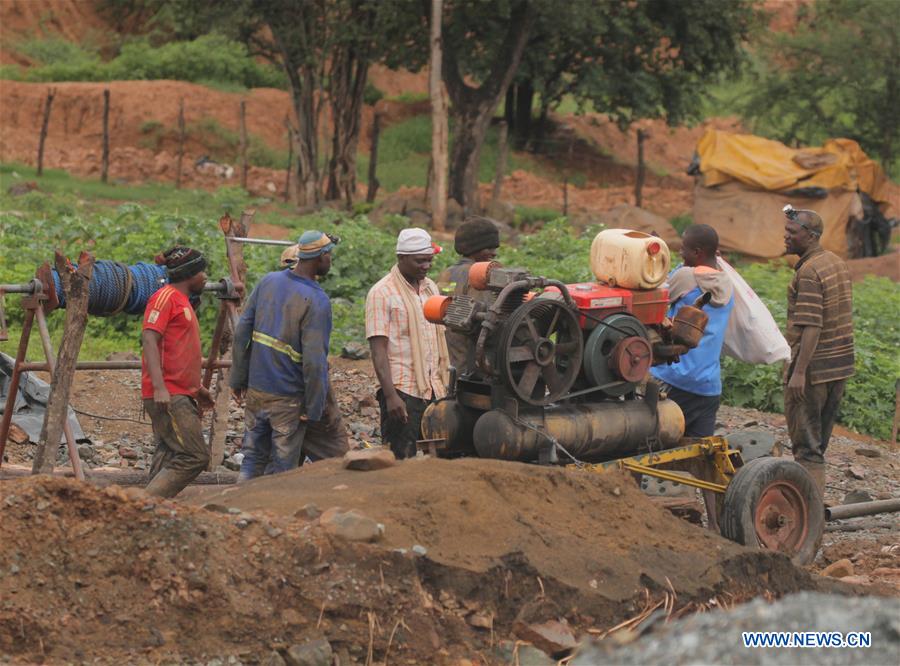 ZIMBABWE-MASHONALAND WEST-MINE FLOOD-RESCUE