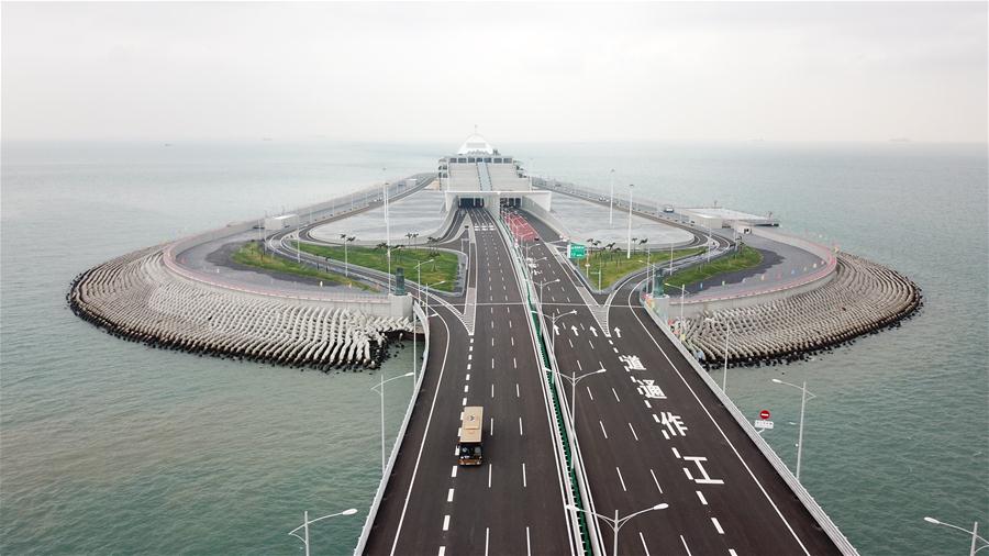 Xinhua Headlines: China unveils development plan for Guangdong-Hong Kong-Macao Greater Bay Area