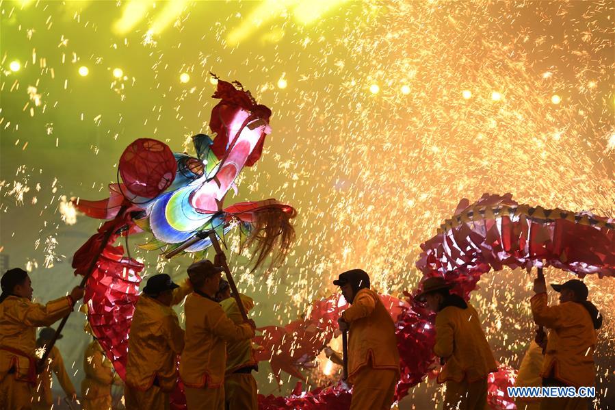 #CHINA-GUIZHOU-LANTERN FESTIVAL-FIREWORKS-DRAGON DANCE (CN)