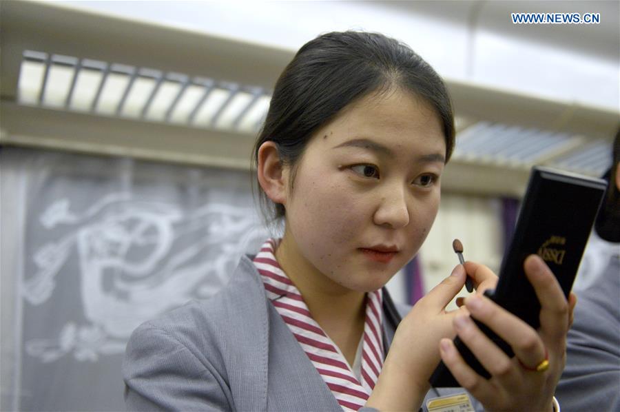 CHINA-GANSU-RAILWAY-DANCER (CN)