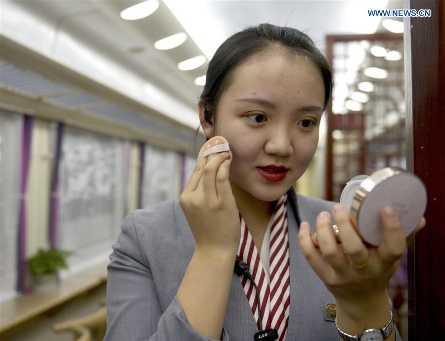 CHINA-GANSU-RAILWAY-DANCER (CN)