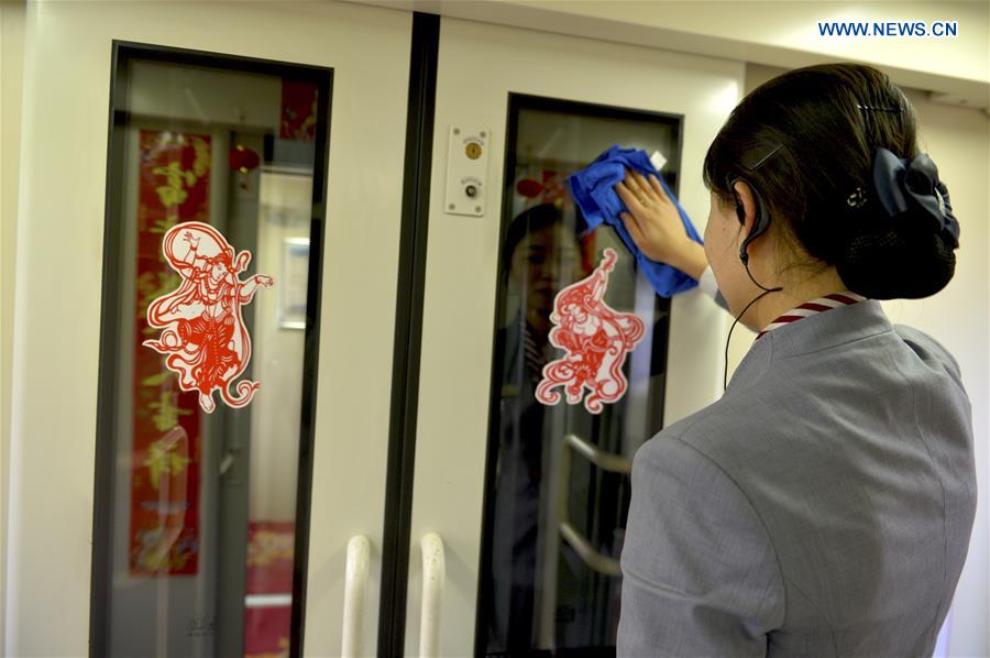 CHINA-GANSU-RAILWAY-DANCER (CN)