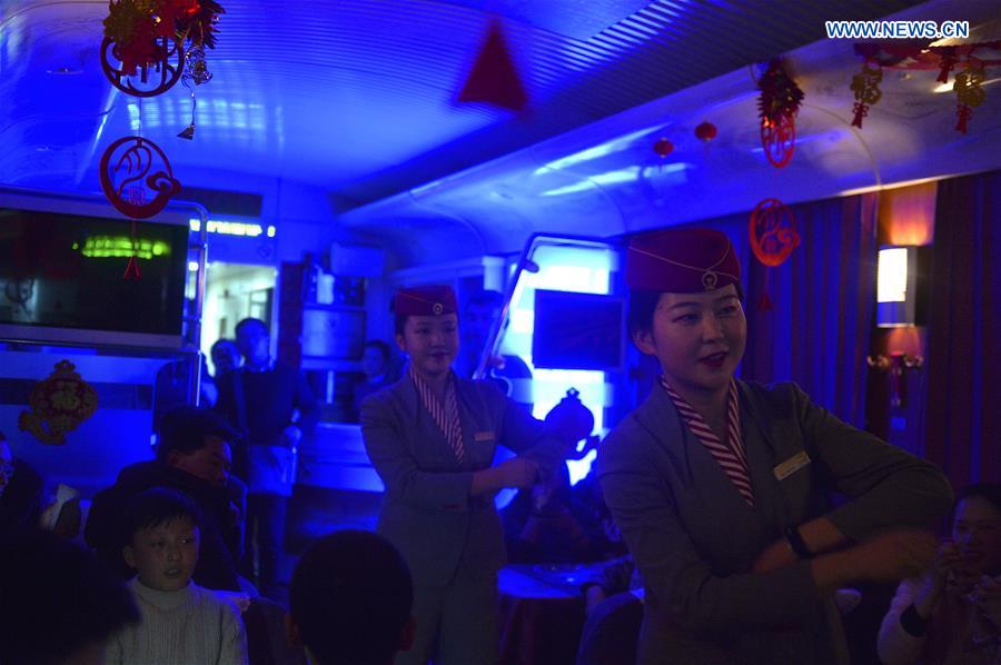 CHINA-GANSU-RAILWAY-DANCER (CN)