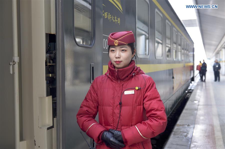 CHINA-GANSU-RAILWAY-DANCER (CN)