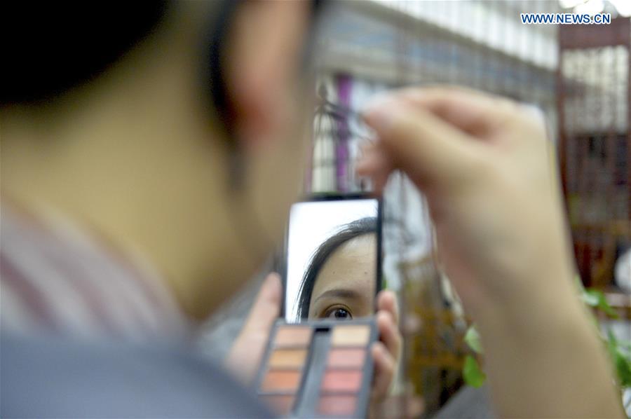 CHINA-GANSU-RAILWAY-DANCER (CN)