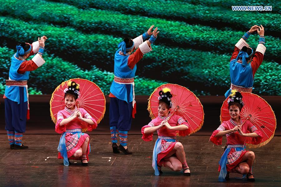 PHILIPPINES-PASAY CITY-CHINESE NEW YEAR-ART PERFORMANCE