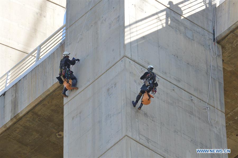 Two Moroccan Ninjas, inspecting the Mohammed VI bridge in Rabat./Ph. Xinhua- Chadi