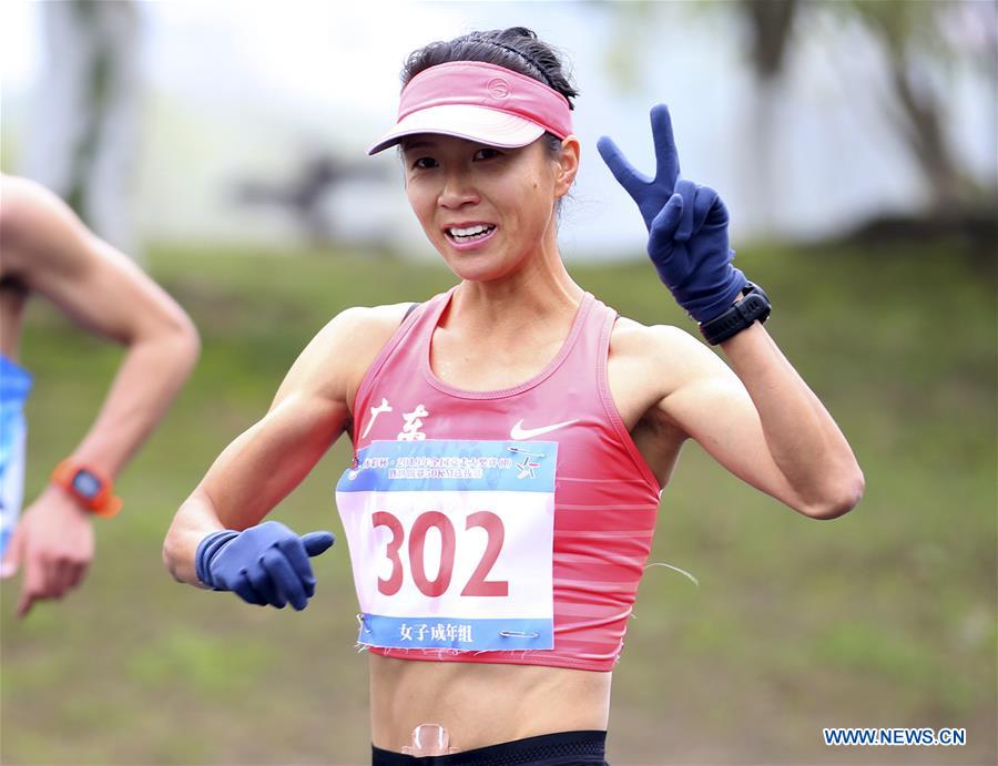 (SP)CHINA-HUANGSHAN-ATHLETICS-RACE WALK-LIU HONG-WORLD RECORD(CN)