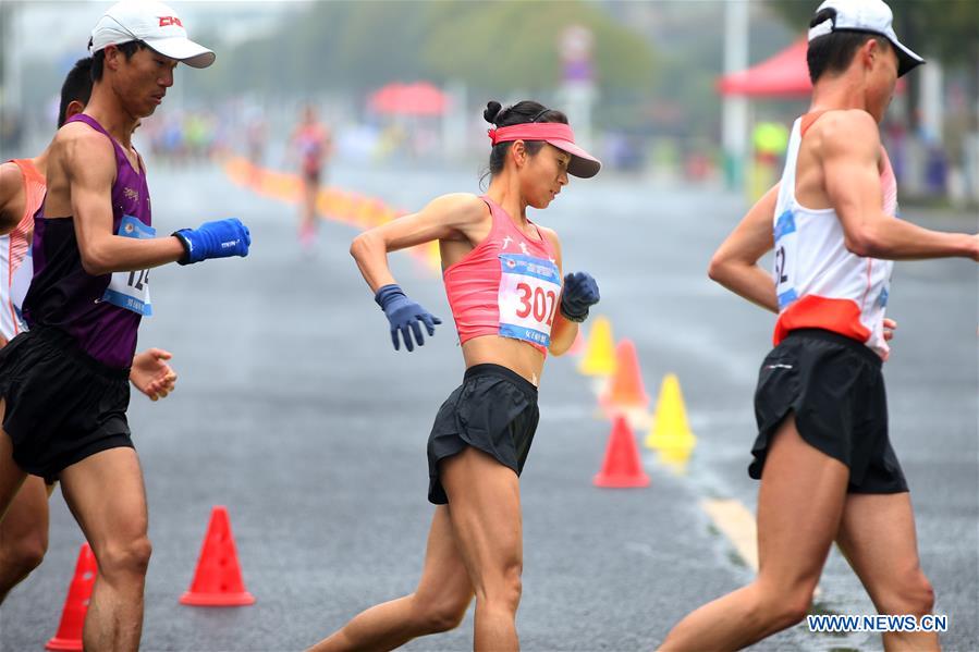 (SP)CHINA-HUANGSHAN-ATHLETICS-RACE WALK-LIU HONG-WORLD RECORD(CN)