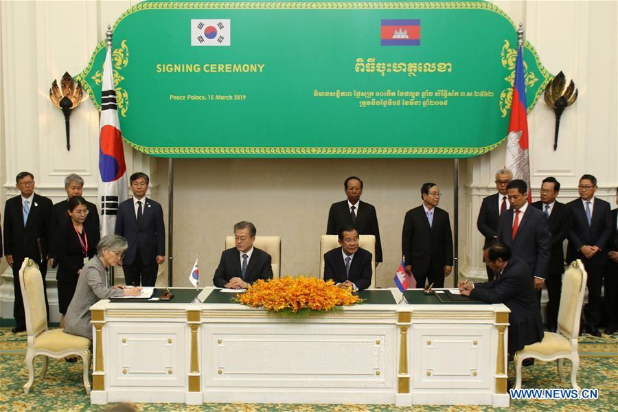 CAMBODIA-PHNOM PENH-SOUTH KOREA-COOPERATION DOCUMENTS-SIGNING