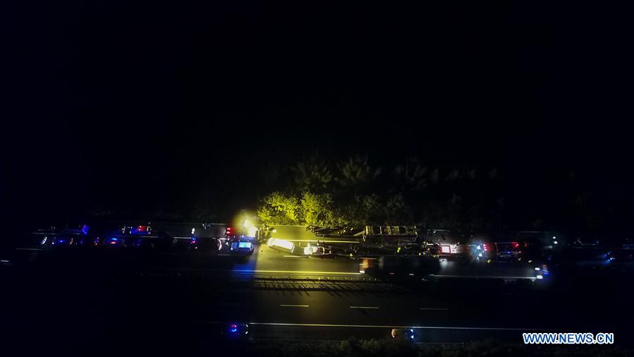 (SPOT NEWS)#CHINA-HUNAN-CHANGDE-COACH FIRE (CN)