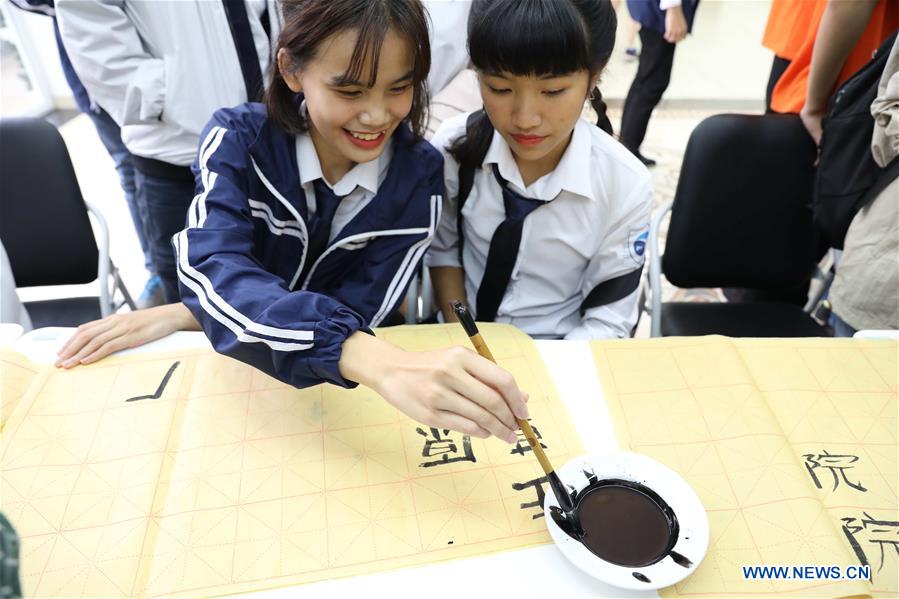 VIETNAM-HANOI-CHINA-YOUTH-CULTURAL EXCHANGE