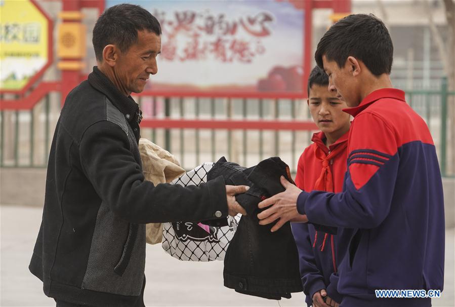 Xinhua Headlines: Farewell to the desert: fighting poverty the Chinese way