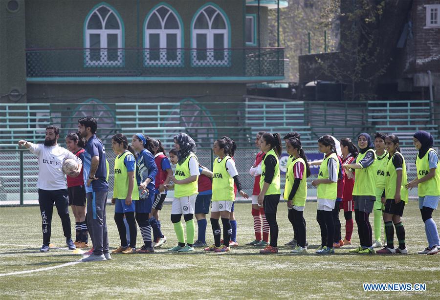 (SP)KASHMIR-SRINAGAR-FOOTBALL-INTERNATIONAL DAY OF SPORT